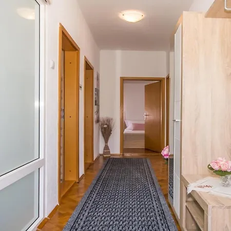 Apartment Mila *