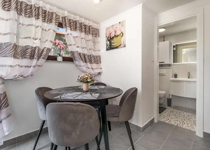 Mila Appartement Klenovica